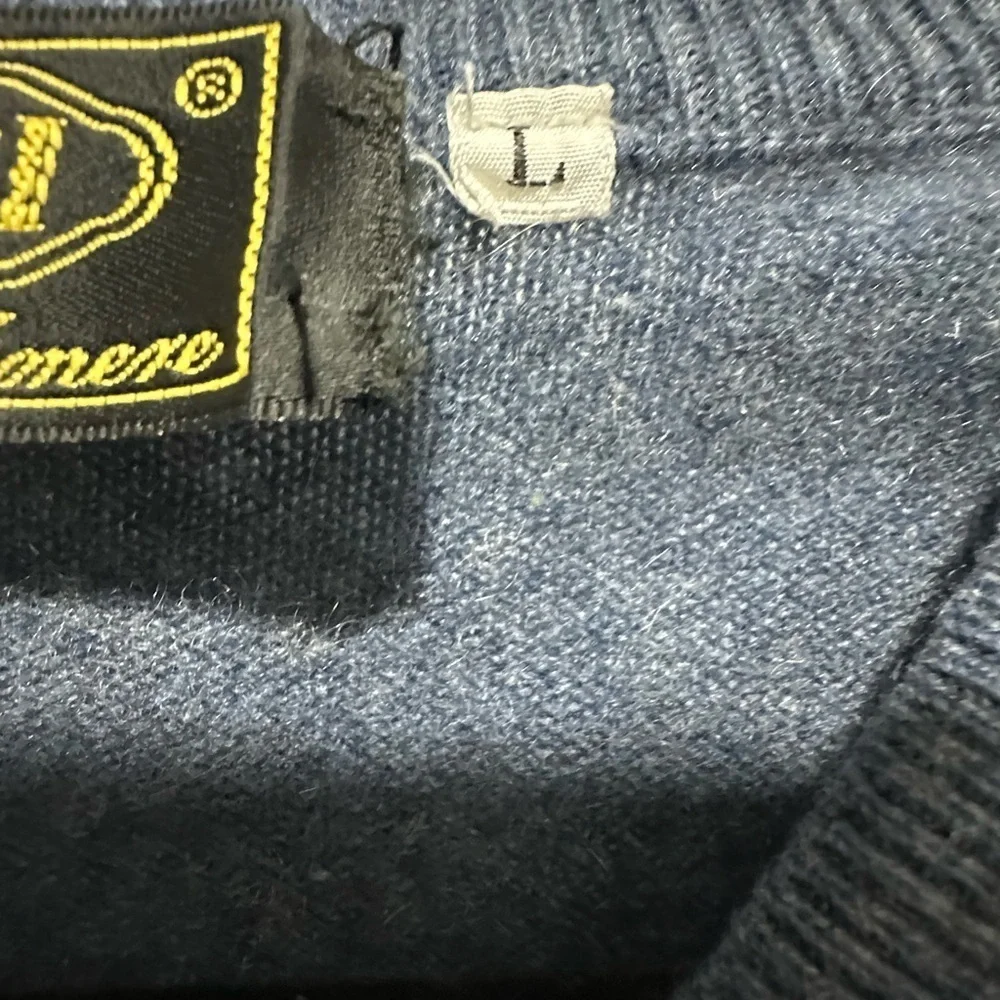 GOBI Men's Cashmere Blue V-Neck Sweater size Large EUC